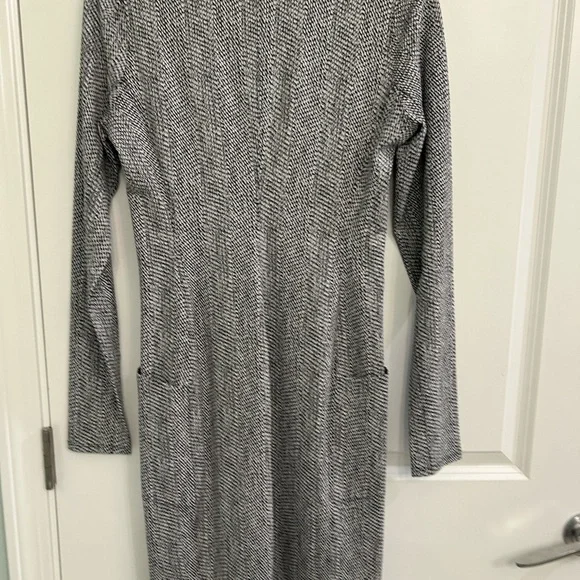 Athleta dress with pockets - Picture 3 of 6